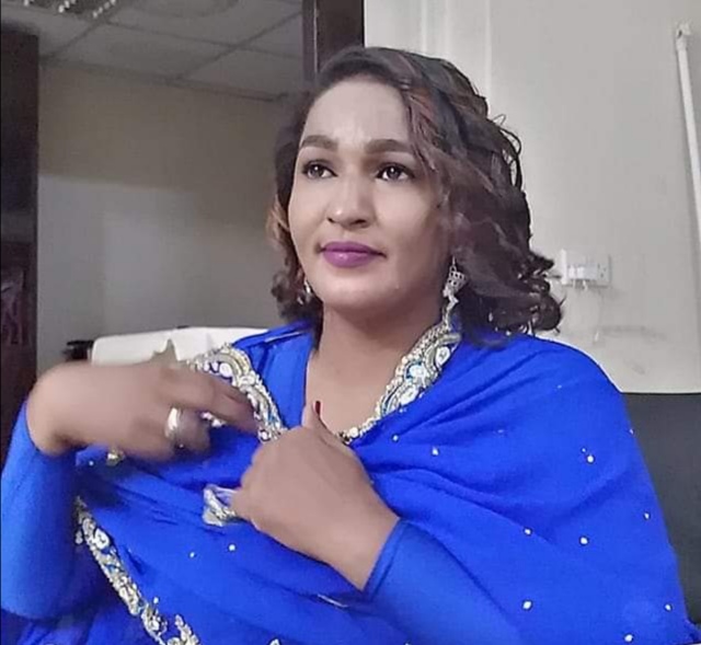 قيادية في قحت تتعهد بـ«بوسة وحضن» لأصحاب شعار لا للحرب