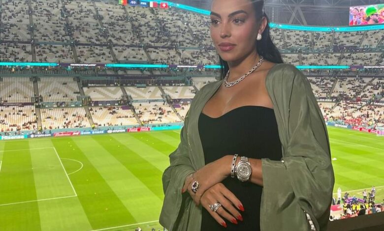 صديقة رونالدو تستنكر جلوسه على دكة البدلاء