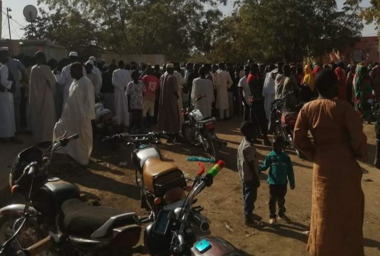 حشود حول منزل جريمة كسلا