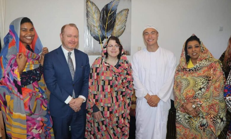 واصل السفير الأمريكي في الخرطوم جون غودفري احتفائه بشهر رمضان المبارك بعد "عواسة الابري" في مقر السفارة الأمريكية.