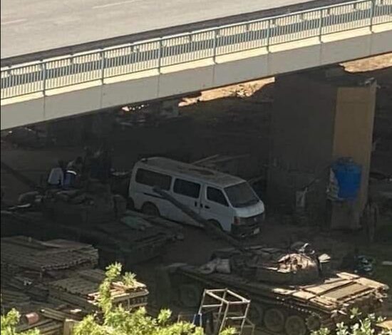 دبابات تحت كبري المك نمر