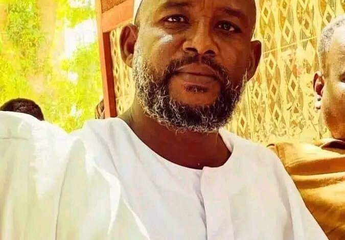 توفي طالب بكلية الآداب في جامعة الخرطوم بسبب طلقات نارية طائشة اصابته خلال الاشتباكات بين الجيش والدعم السريع.