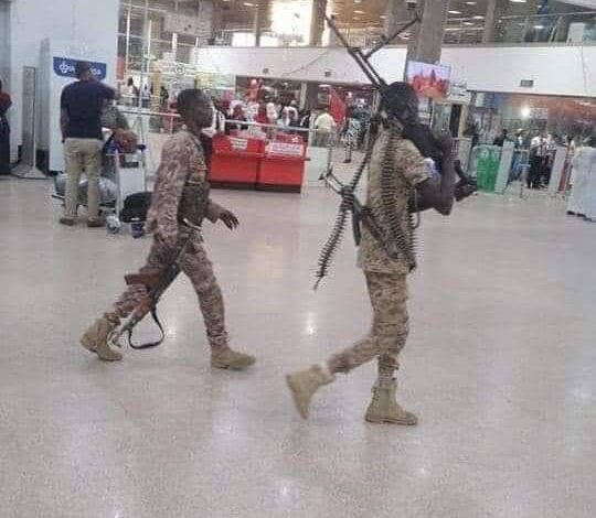 قالت القوات المسلحة إن عناصر من الدعم السريع اقدمت على إحراق طائرة تتبع للخطوط الجوية السعودية.