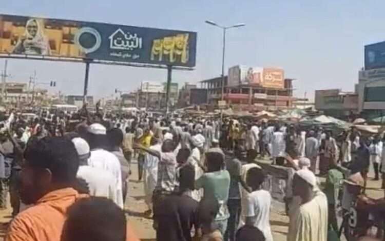 العربية والحدث.. انتقادات واسعة ومطالب للجيش بطرد القناتين فورا