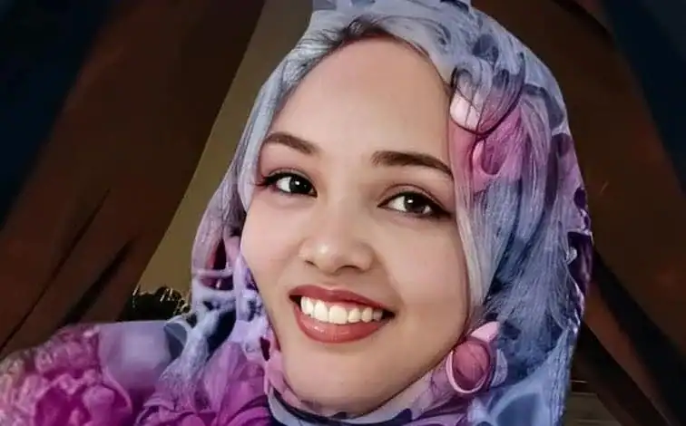 متاريس السودانية، صحافة سودانية، صورة لامرأة ترتدي حجاب ملون، أخبار صحيفة متاريس، مصور صحفي سوداني، أخبار المجتمع السوداني، تغطية الصحف السودانية، تحديثات الأخبار في السودان، منبر الصحافة السودانية، صور سودانية حصرية.