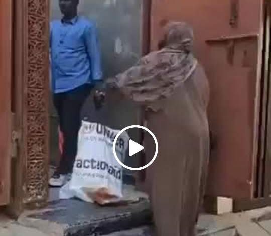 نازحة ترفض إغاثة إماراتية